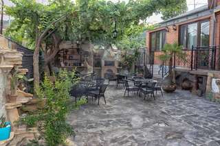 Гостевой дом The oldest Tbilisi Тбилиси Трехместный номер «Комфорт» с душем-6
